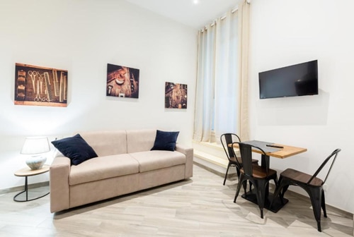 Navona 7 Suite | Suityrhome